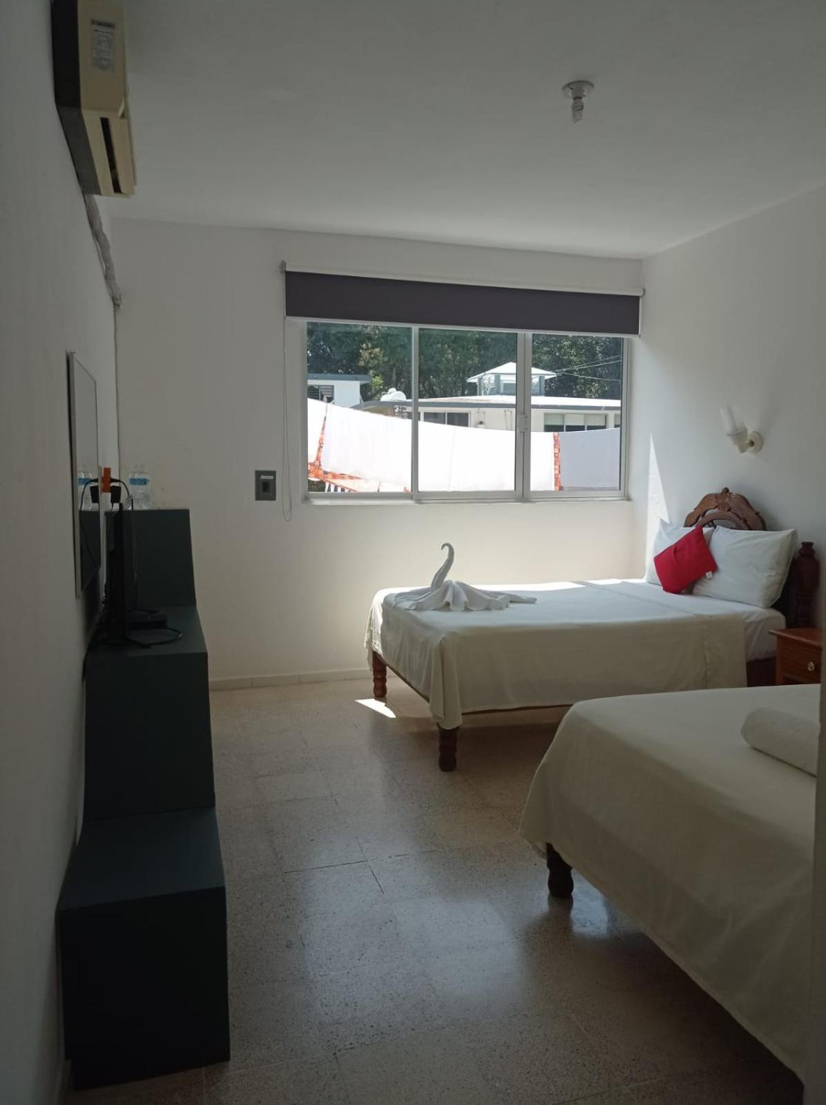 Hotel Los Leones Palenque Buitenkant foto